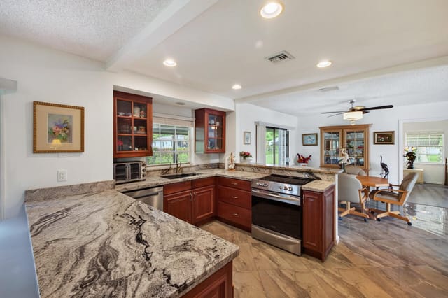 2156 SE Harlow St-011