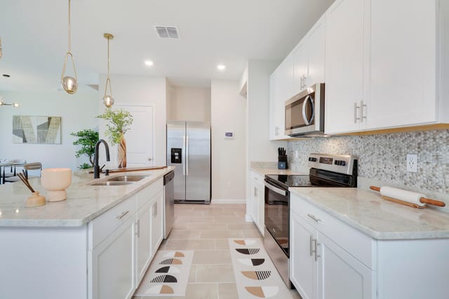Kitchen with tile backsplash
