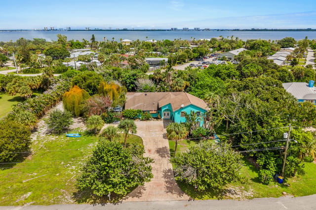 1271 NE SUNRISE Terrace, Jensen Beach, FL 34957