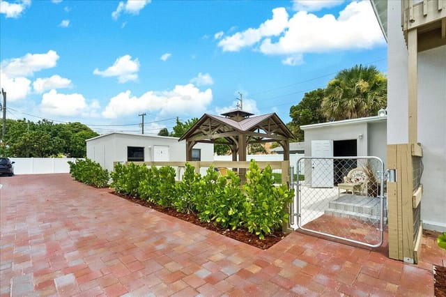 25-305 Cypress Drive-25