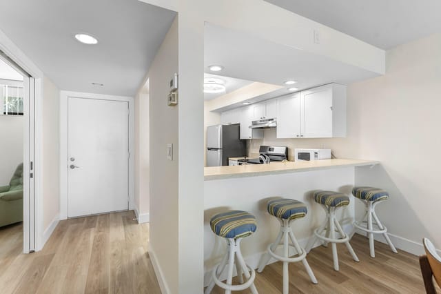 Entry/Kitchen