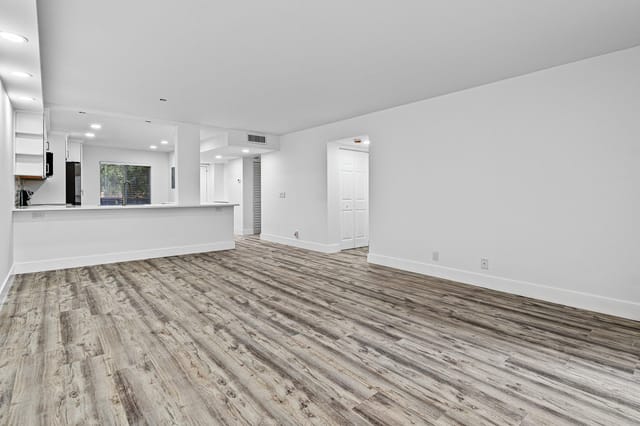 004-6585KensingtonLane-207-DelrayBeach-F