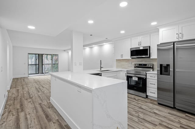 6585 Kensington Lane Apt 207, Delray Beach, FL 33446