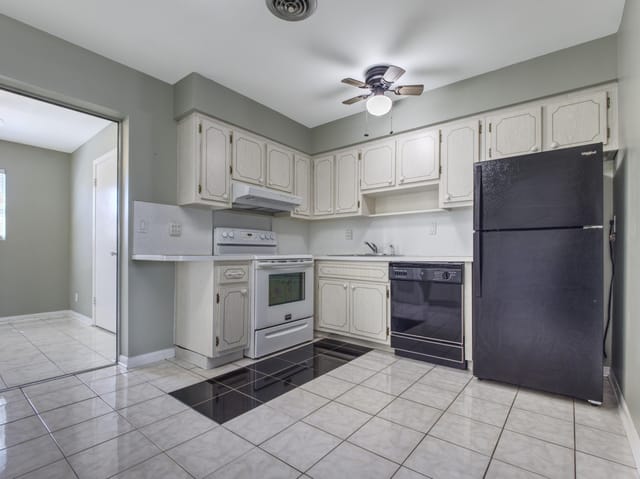 E Kitchen 1