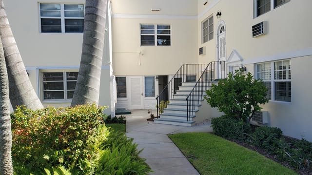 31 S Golfview Road 12, Lake Worth, FL 33460