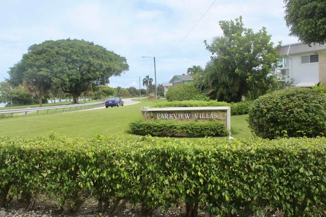 2440 Lake Osborne Drive 105, Lake Worth Beach, FL 33461