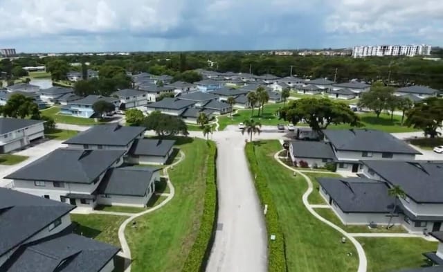 208 E TIFFANY Drive 2, Mangonia Park, FL 33407