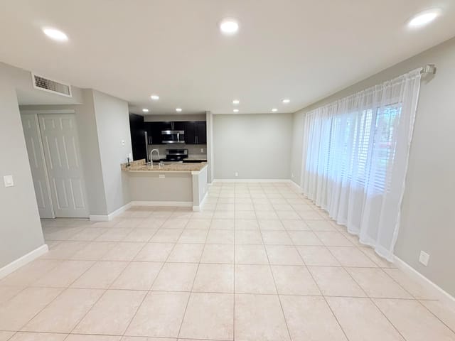 907 MEADOWS Circle, Boynton Beach, FL 33436