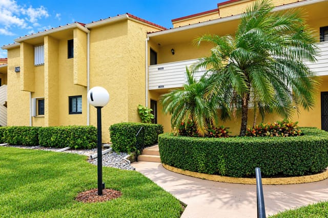 5333 SE Miles Grant Road 205, Stuart, FL 34997