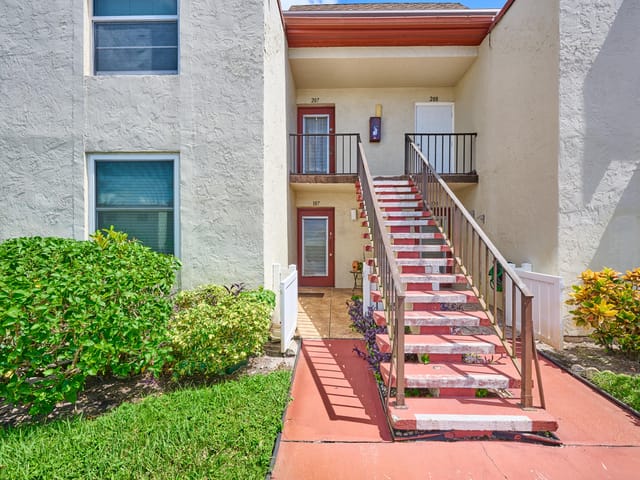 9 Willowbrook Lane 107, Delray Beach, FL 33446