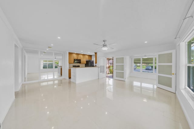 4 Living Area (2)