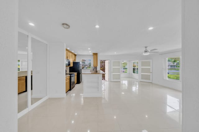 21 Living Area (1)