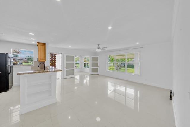 21 Living Area (2)