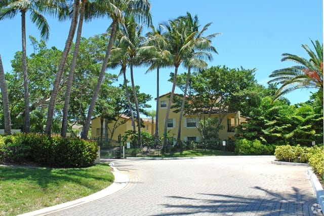 Entrance to Bay Reach