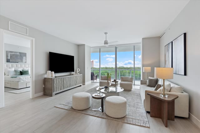 03-920 Intracostal Drive #702 Ft. Lauder