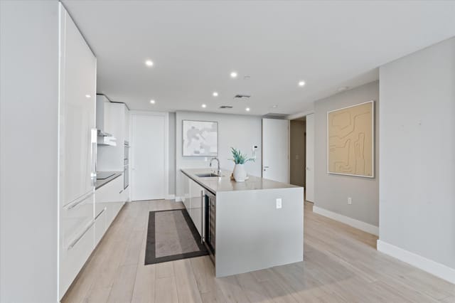 06-920 Intracostal Drive #702 Ft. Lauder