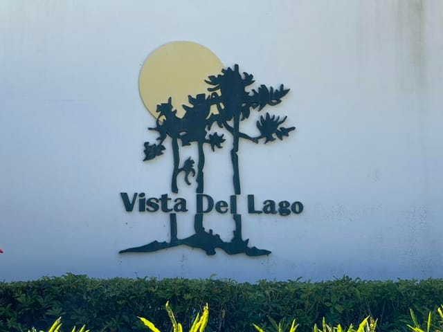 Vista Del Lago
