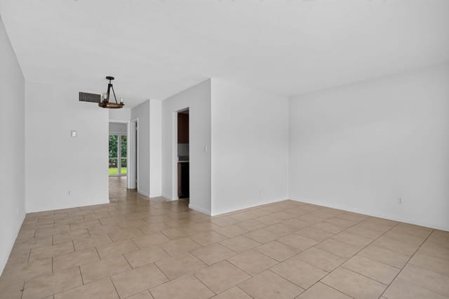 2160 NE 42nd Court 3, Lighthouse Point, FL 33064