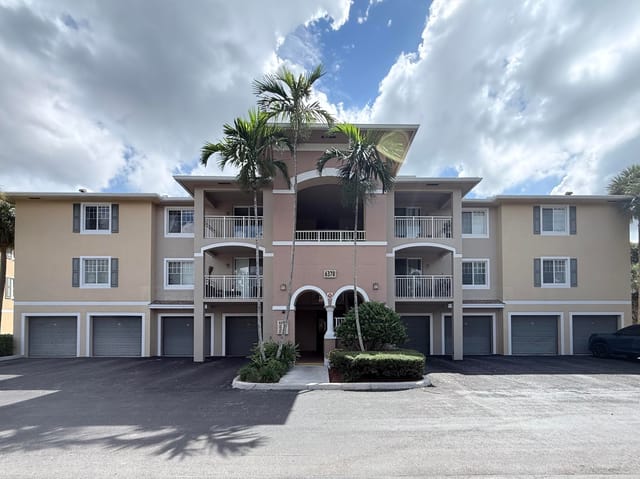 6378 Emerald Dunes Drive 301, West Palm Beach, FL 33411