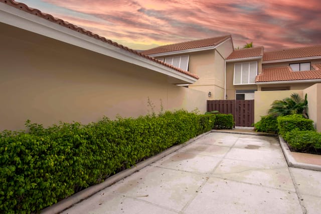 129 OLD MEADOW Way, Palm Beach Gardens, FL 33418
