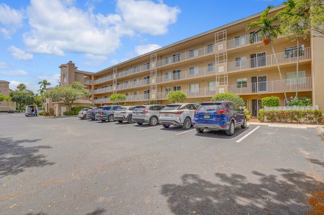5874 CRYSTAL SHORES Drive 308, Boynton Beach, FL 33437