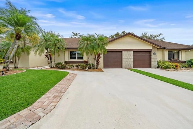 137 MEANDER Circle, Royal Palm Beach, FL 33411