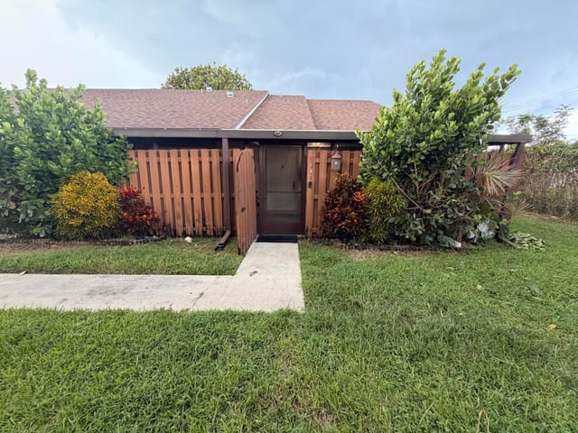 534 SPRINGDALE Circle 53-D, Palm Springs, FL 33461