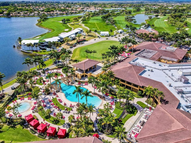 10 Lexington Lane E A, Palm Beach Gardens, FL 33418