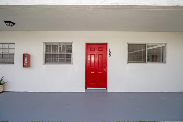 402 Lake Shore Drive 103, Lake Park, FL 33403