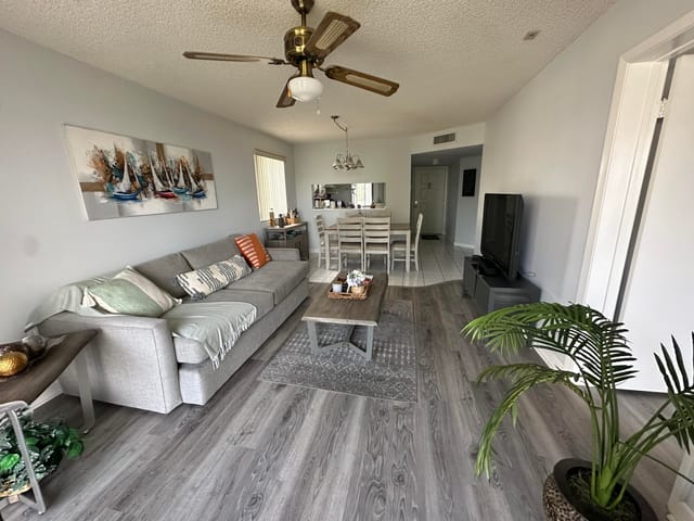 3138 VIA POINCIANA 317, Lake Worth, FL 33467
