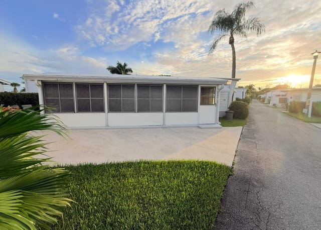 209 E Eagle Drive E, Boynton Beach, FL 33435