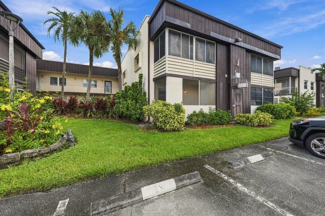 447 BURGUNDY J J, Delray Beach, FL 33484