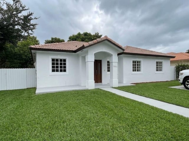 16307 NW 91st Avenue, Miami Lakes, FL 33018