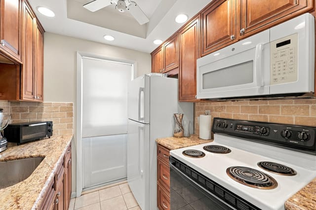 1117 Lake Ter 112 - Kitchen 2