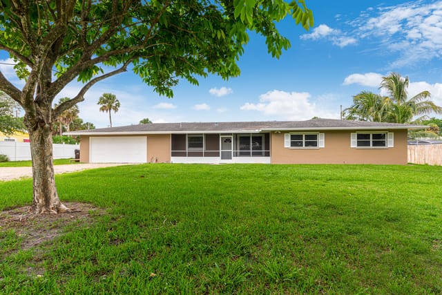 925 SE OSCEOLA Street, Stuart, FL 34994