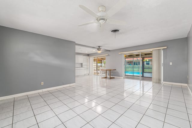 925 SE Osceola St, Stuart, FL 34994-4