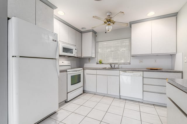 925 SE Osceola St, Stuart, FL 34994-6