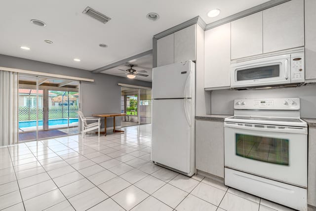 925 SE Osceola St, Stuart, FL 34994-7