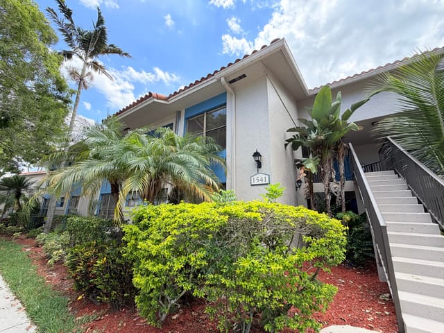 1541 WINDORAH Way E, West Palm Beach, FL 33411