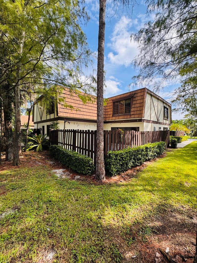 142 WEYBRIDGE Circle C, Royal Palm Beach, FL 33411