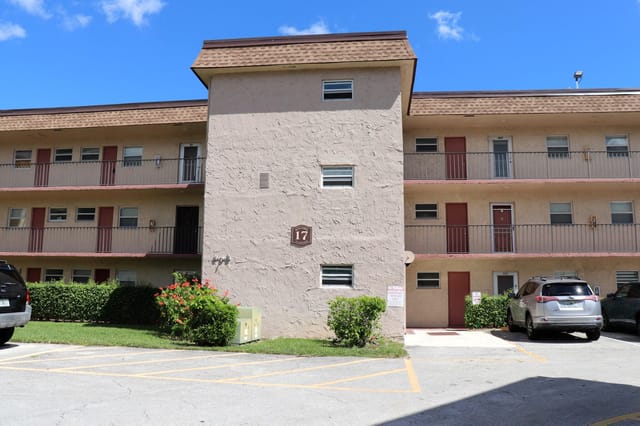 715 Lori Drive Apt 315, Palm Springs, FL 33461
