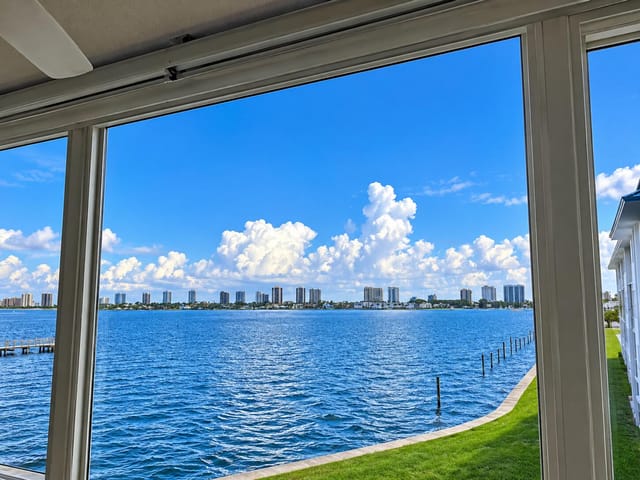 2936 LAKE SHORE Drive 309, Riviera Beach, FL 33404