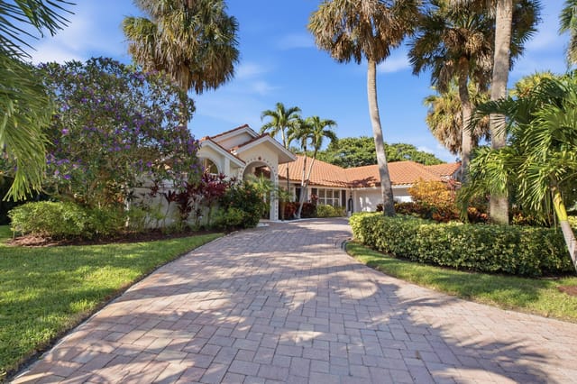 100 HILLCREST Drive, Sewalls Point, FL 34996