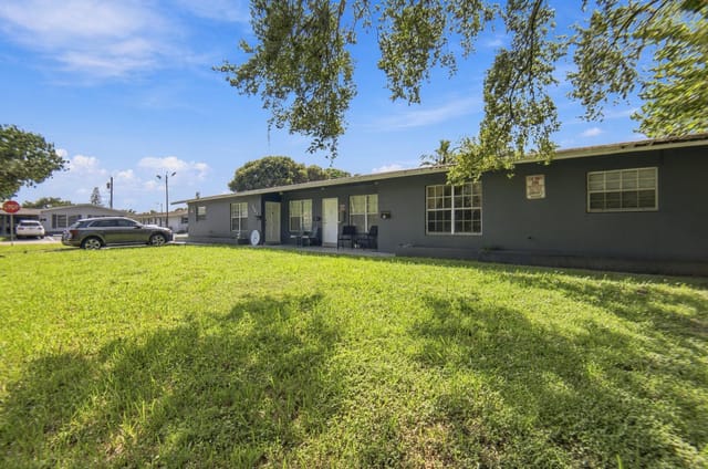353 SW 19TH Avenue 1-3, Fort Lauderdale, FL 33312