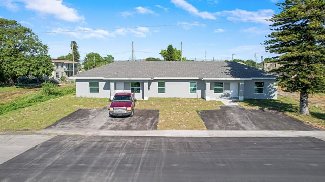 548 SW 5TH Street B, Belle Glade, FL 33430