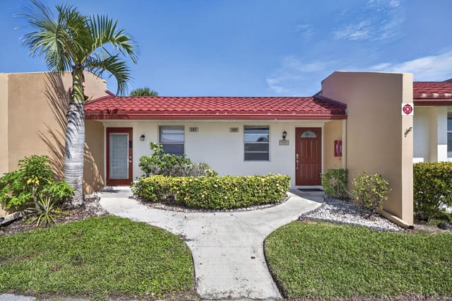 109 LAKE BARBARA Drive, West Palm Beach, FL 33411