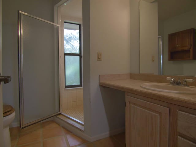 Ground Floor FULL Bath 1