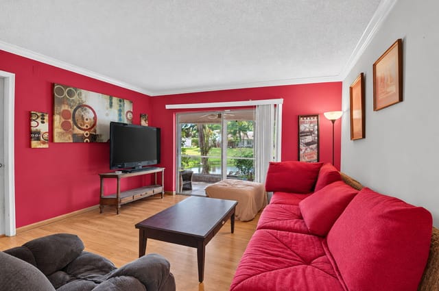 2700 CASITA Way W 102, Delray Beach, FL 33445