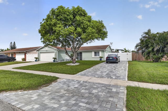 10145 Penzance Lane, Royal Palm Beach, FL 33411