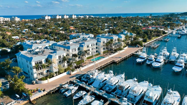 178 Lake Drive 4201, Palm Beach Shores, FL 33404
